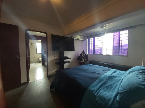 Imagen 17 de 30 de Venta Apartamento 210mt2 4h+huesped / 4b / 2e Santa Paula