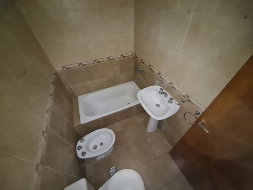 Imagen 12 de 16 de Departamento 2 Ambientes Venta Moron 2 Cocheras
