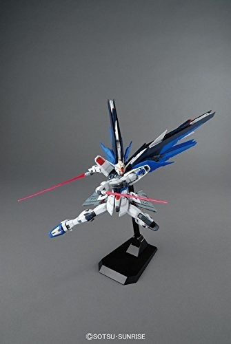Kit De Construcción Bandai Hobby Mg Freedom Gundam Versión