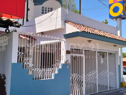 Casa En Renta En Av. Insurgentes, Colima, Colima