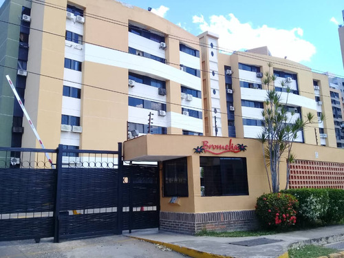 Apartamento En Residencias Bromelia, Naguanagua. Fv
