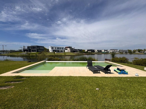 Casa Con Excelente Diseño En Barrio Marinas Puertos Del Lago