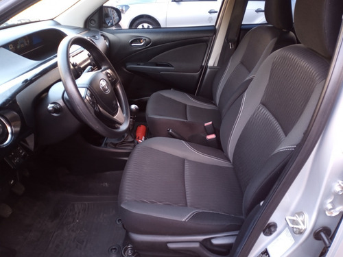 Imagen 10 de 11 de Toyota Etios Sedan 2017 Xs 1.5 N Mt6
