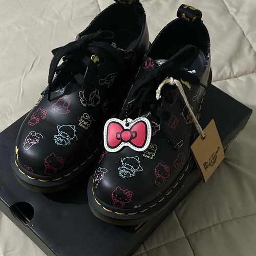 Zapatos Dr Martens 1461 Hello Kitty