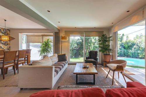 Casa En Venta De 4 Dorm. En Las Condes