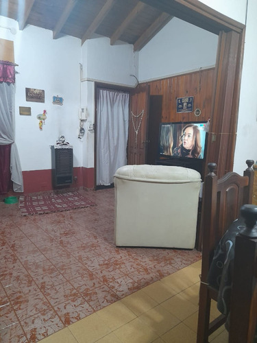 Imagen 4 de 8 de Oportunidad! Venta Casa 5 Ambientes + Local