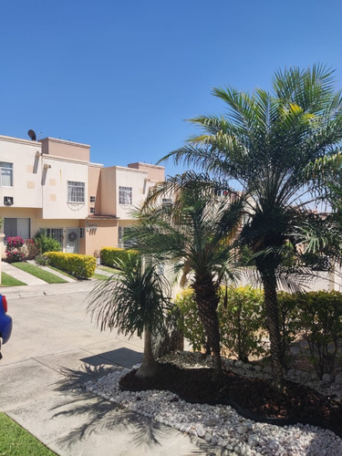 Imagen 4 de 11 de Linda Casa Con Terreno Excedente Atras