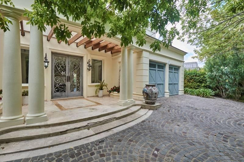 Imagen 2 de 30 de Espectacular Casa !!! De Gran Categoria En Castores Alquiler/venta