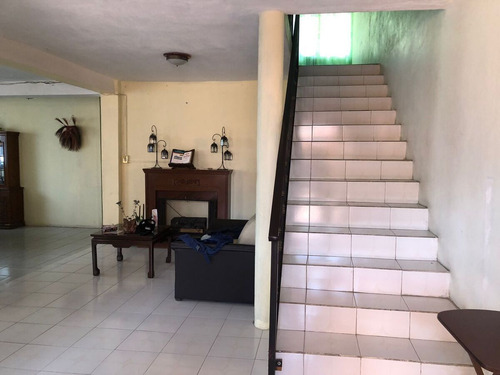 Casa En Venta Lomas De San Miguel, A Minutos Del Tec De Monterrey Av1715
