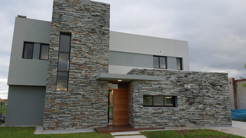 Imagen 1 de 21 de Casa En Alquiler Ubicado En El Cantón Norte, Escobar, G.b.a. Zona Norte