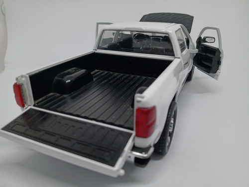 Imagen 7 de 8 de Chevrolet Silverado 2014 Jada Carro De Coleccion 1:24
