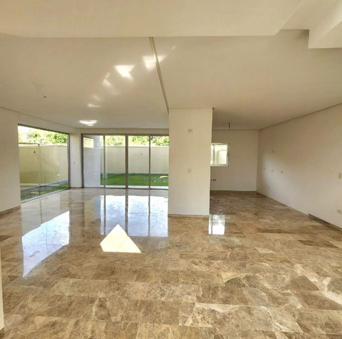 Townhouse En Terrazas Del Country. Valencia. Sg.p