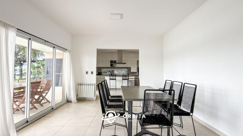 Casa En Venta En San Sebastián, Area 5, A La Laguna