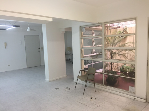 Imagen 11 de 17 de Real Oportunidad!!! Excelente Ubicación! 56 Mts 2 Divisiblemuy Amplio Apto Profesional