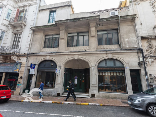 Edificio En Venta En Ciudad Vieja Ref. 6701 (ref: Cbr-78)