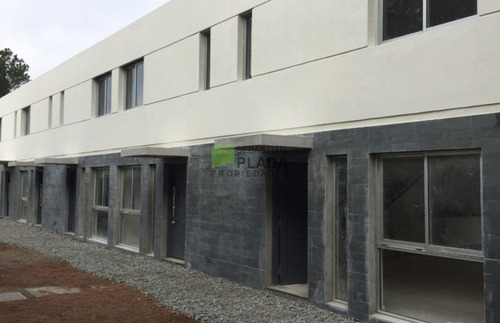 Imagen 2 de 15 de Duplex 2 Dormitorios A Estrena En Altos De La Laguna