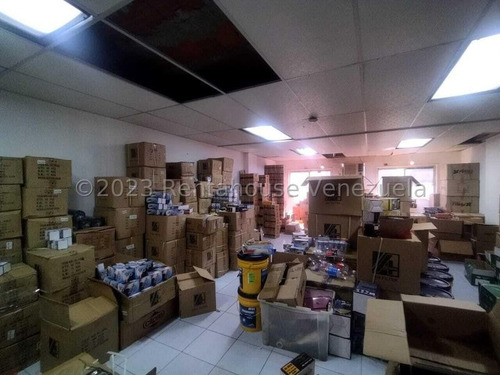 En Pleno Centro De La Ciudad Maracay Oficina En Venta En Piso Medio Db 24-15539