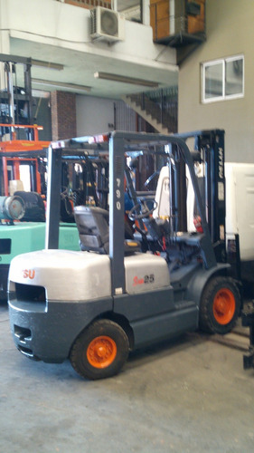 Autoelevador Hytsu 2500 Kg / Elevación 3,5 Mts