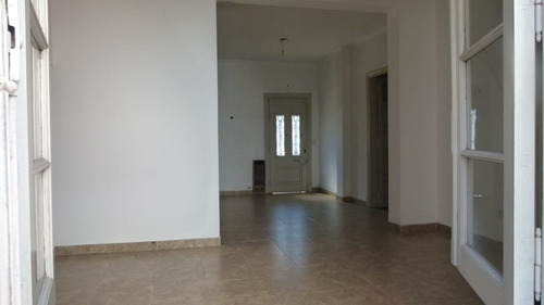 Imagen 2 de 14 de Casa 4 Amb,lote10.38 X14.45 C/patio,terraza,muy Bien Ubicada