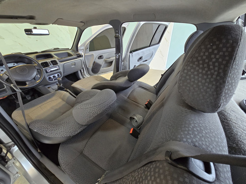 Renault Clio 1.0 16v Campus Hi-flex 5p