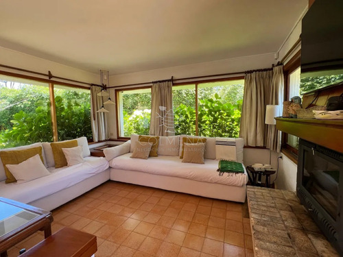 Vende Casa De 3 Dormitorios En Playa Brava, Punta Del Este