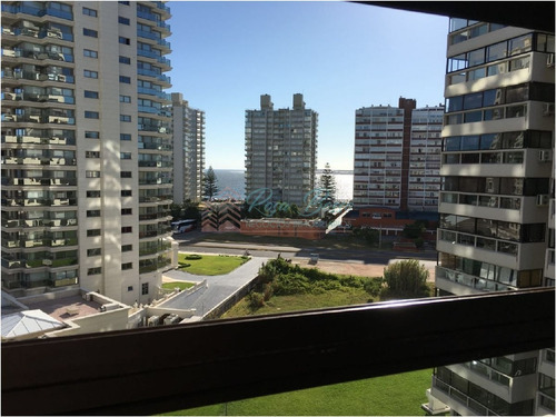 Apartamento En Brava, 1 Dormitorios *- Ref: 924