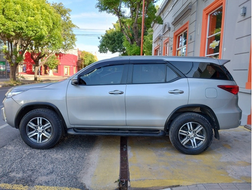 Imagen 2 de 19 de Toyota Sw4 2018 2.8 Sr 177cv 4x4