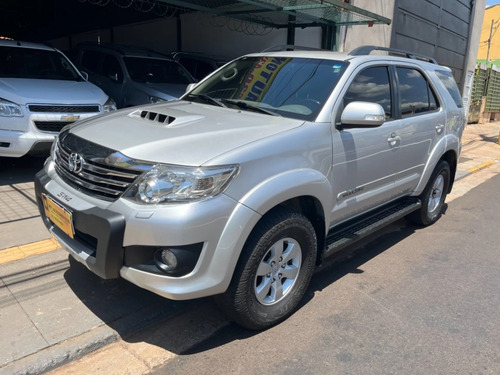 Toyota Hilux SW4 3.0 SRV 4X4 7 LUGARES 16V TURBO INTERCOOLER DIESEL 4P AUTOMÁTICO
