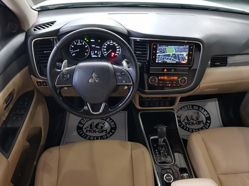 Imagem 4 de 15 de Outlander Hpe-s V6 7 Lugares Teto Solar 18/2019 Só 29.000 Km