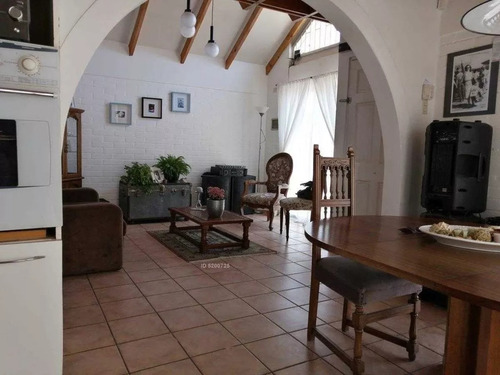Casa De 2 Piso En Centro De Quilpue 4 Dormitorios 2 Baños