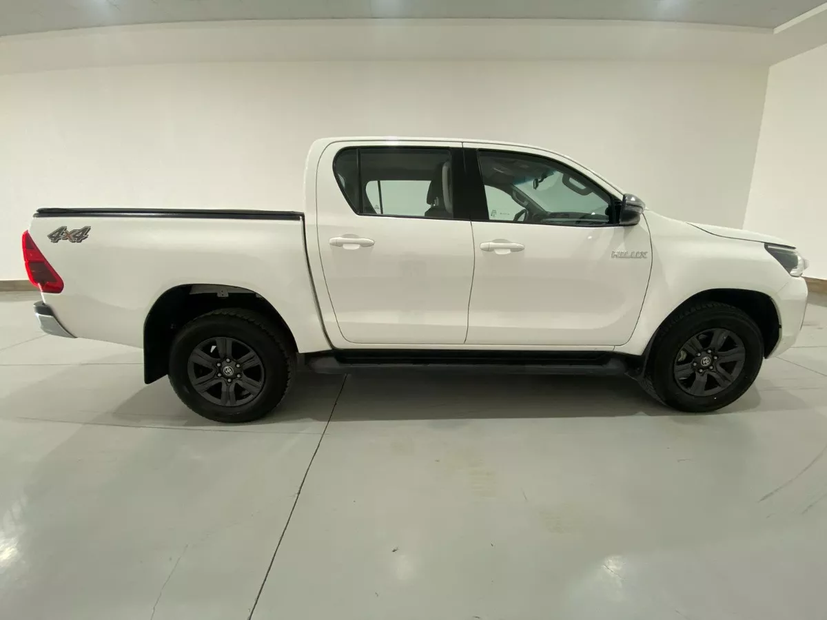 Toyota Hilux 2.8 Cd Srx 177cv 4x4 At