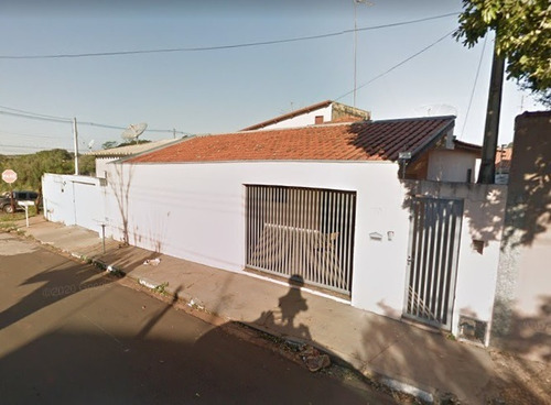 Imagem 1 de 11 de Casa Com 3 Dormitórios, 2 Banheiros, Sala, Cozinha Centro