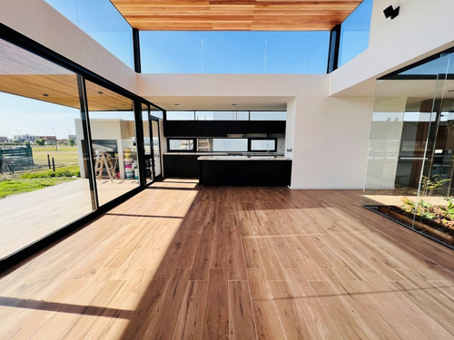 Imagen 3 de 22 de Vendo Casa A Lote Interno En Ceibos, Calidad Unica Con Piscina!! Digna De Ver.