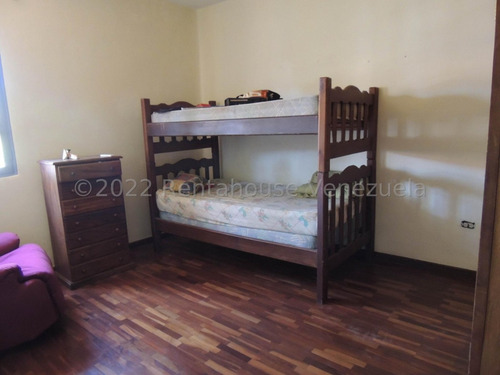 Townhouse En Alquiler Ubicado En Altos De Guataparo Valencia Carabobo 23-24556, Eloisa Mejia