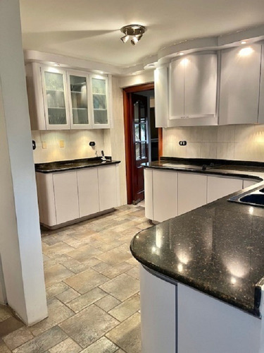 Apartamento Se Vende, 145m2, Los Chorros, Impecable, 3h, 4b., 2 Ptos Estac.