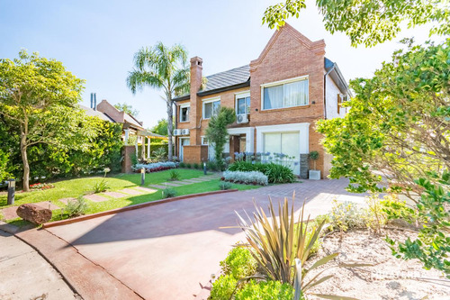 Casa En Venta En Barrio Cerrado Carlos Pellegrini