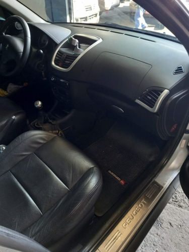 Imagem 9 de 12 de Peugeot Scapade 207