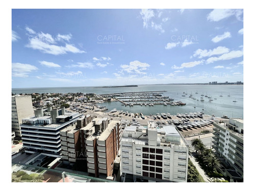 Imagen 2 de 26 de Apartamento De 4 Dormitorios Con Vista Al Puerto En Venta!!