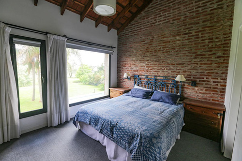 Casa En Venta - 4 Dormitorios 4 Baños - 370mts2 - Manuel B. Gonnet
