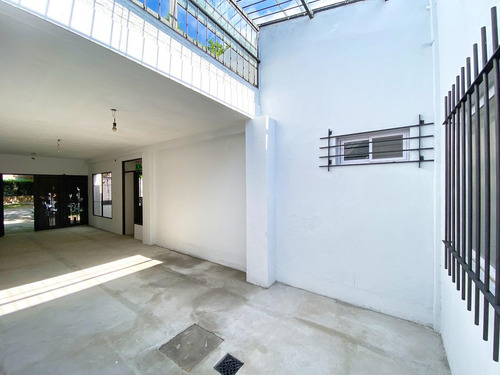 Casa Venta Barrio Fisherton 3 Dormitorios Jardin Quincho Cochera