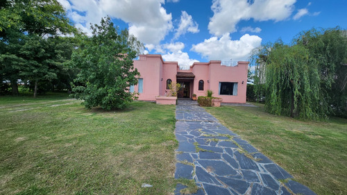 Hermosa Casa Estilo Campo En Las Casuarinas Del Pilar Club De Campo