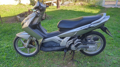 Moto, Automática, Carburada, Em Ótimo Estado Geral.