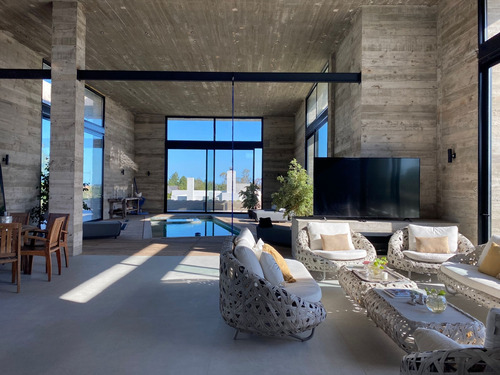 Fabulosa Casa En Barrio Carmel