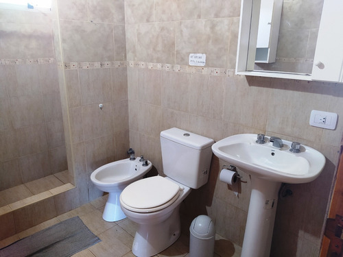 Vende Casa 3 Ambientes + 2 Locales Av Acapulco Santa Clara