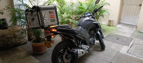 Moto Fz25 2021 Con Baúl En Aluminio Llantas En Un 80%