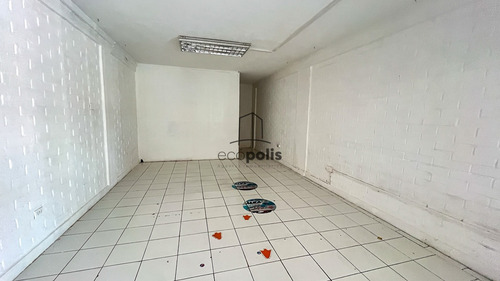 Local De 34 M² En Stripcenter Con Alto Flujo De Clientes
