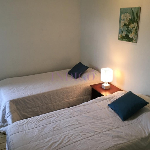 Venta Y Alquiler En Pleno Montoya, Casa De 6 Dormitorios Mas Servicio.- Ref: 473