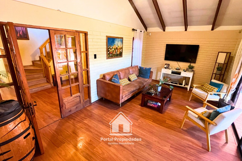 Amplia Casa, 4 Dormitorios, 3 Baños, Peñalolén