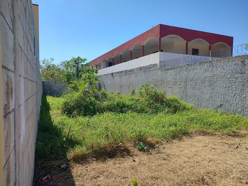 Imagen 2 de 7 de Gran Terreno Cerca De La Playa Con Barda Perimetral