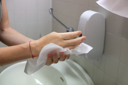 Imagen 5 de 10 de Toallas Intercaladas De Papel Blancas Manos Medidas 20x24